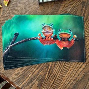 Set of 6 tree frog placemats like new. So cute! Canvas type material